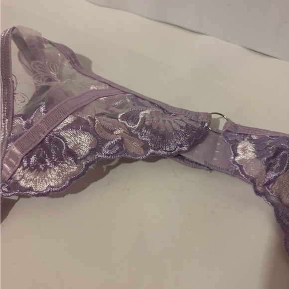 Elegant Lavender Lace lingerie set with Delicate Straps - Picture 9 of 11